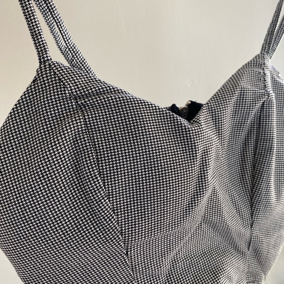 Checkered Crop Top Built in bra padding size Small - Picture 2 of 3